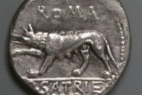 ancient roman coin with engraved the luperca wolf 