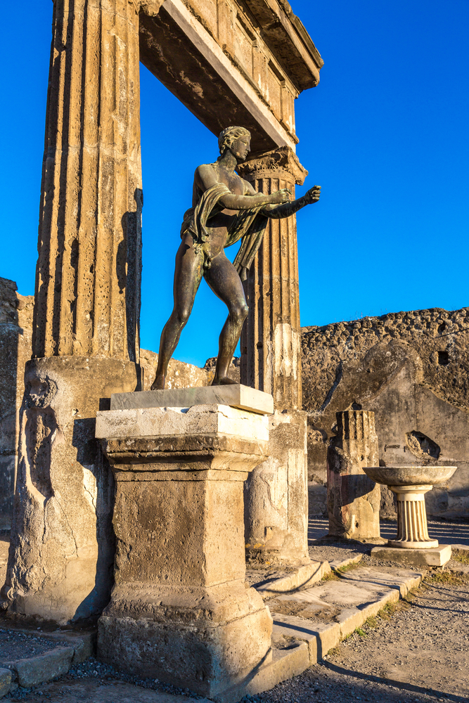 statue at pompeii
